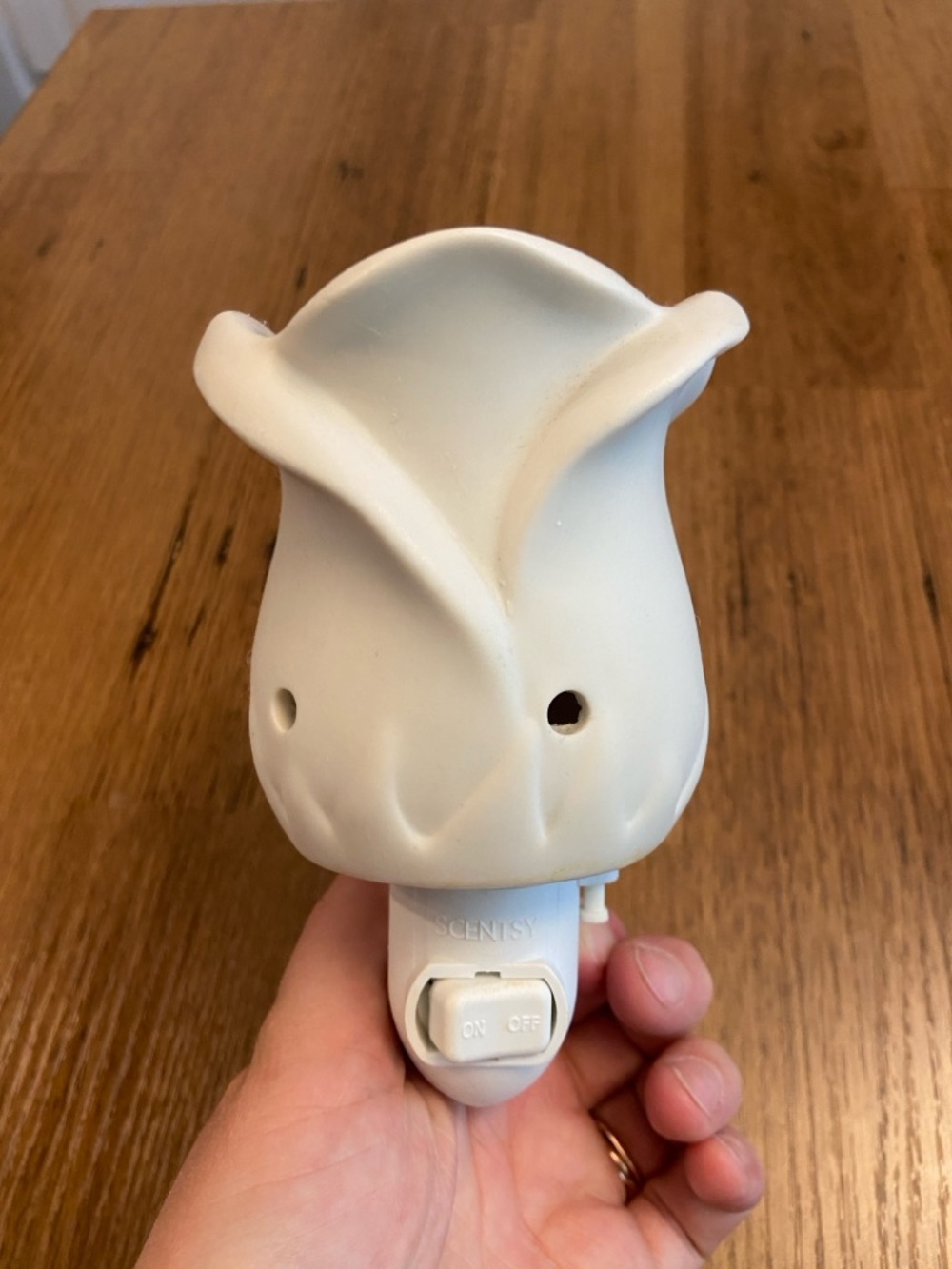 Scentsy White Ceramic Tulip Plug-In Warmer - Floral Design